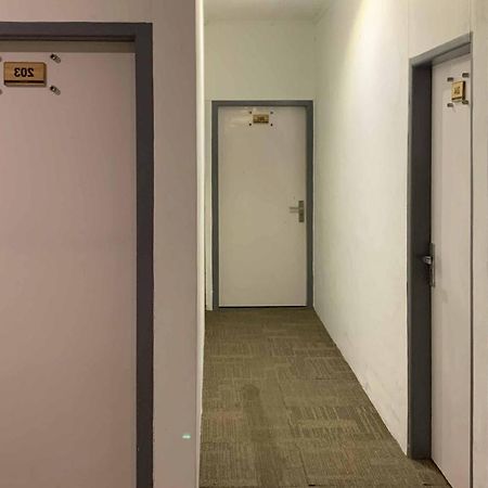 Hotel Ananda Syariah Redpartner ブキティンギ エクステリア 写真