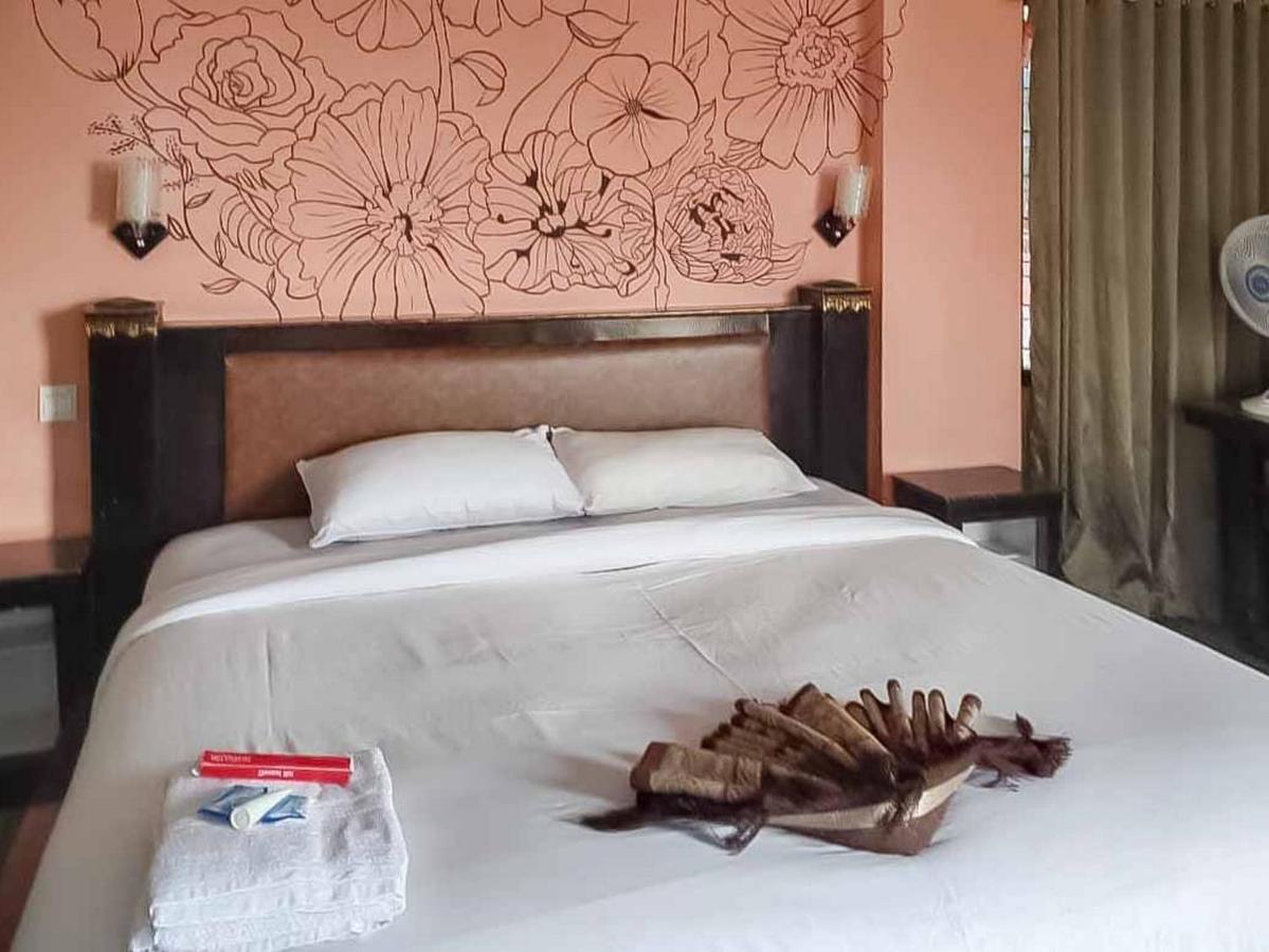 Hotel Ananda Syariah Redpartner ブキティンギ エクステリア 写真