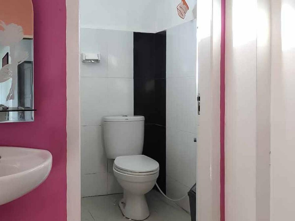 Hotel Ananda Syariah Redpartner ブキティンギ エクステリア 写真