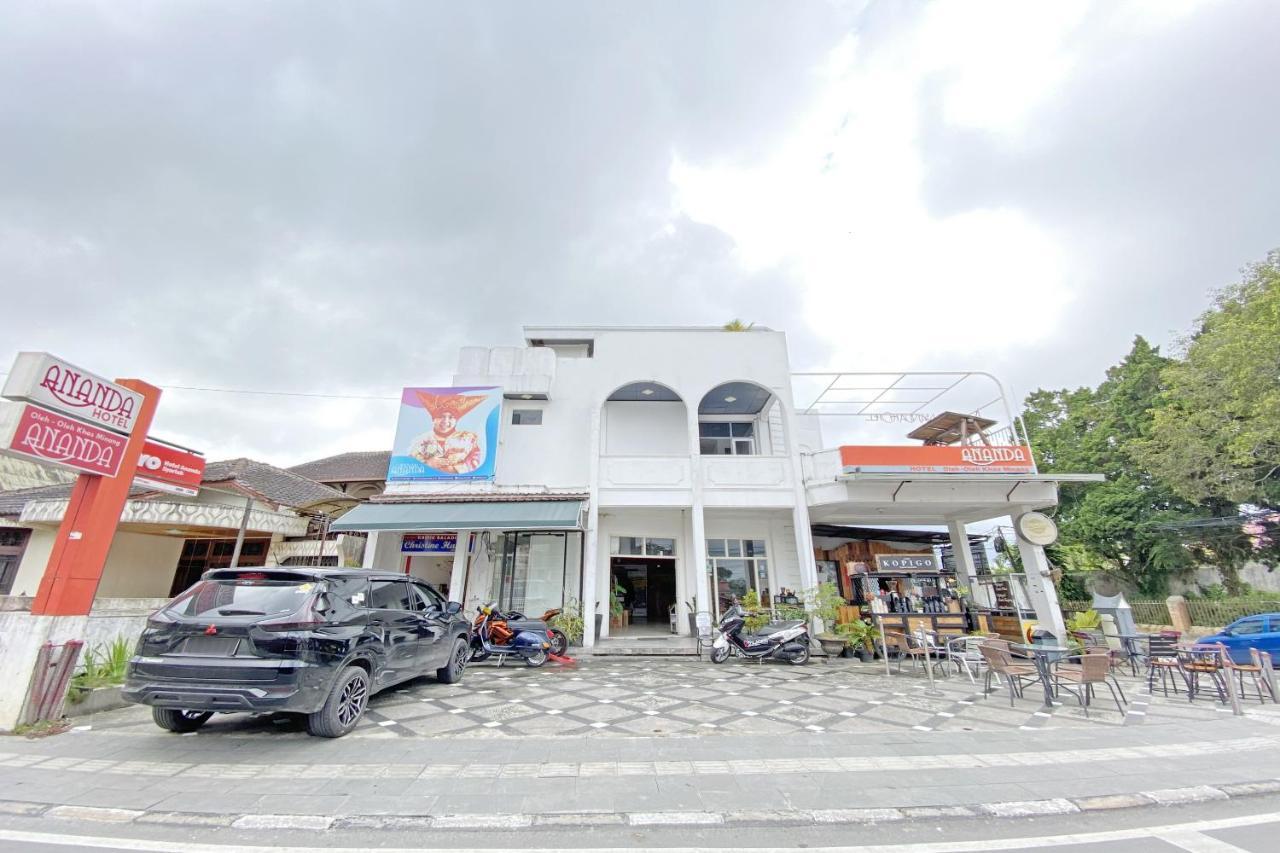 Hotel Ananda Syariah Redpartner ブキティンギ エクステリア 写真